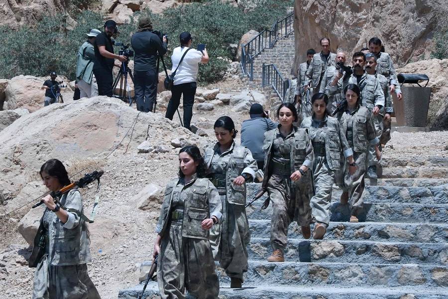 “حزب العمال الكردستاني يلقي السلاح في كهف جاسنة: خطوة نحو السلام مع تركيا”