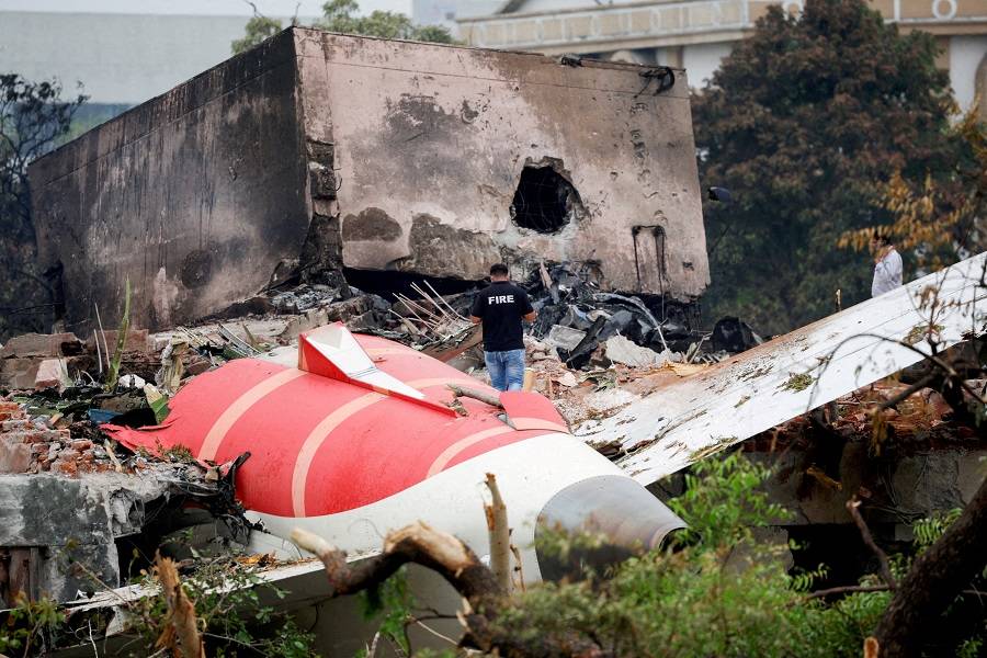 تقرير يكشف تفاصيل اللحظات الأخيرة للطائرة الهندية المنكوبة