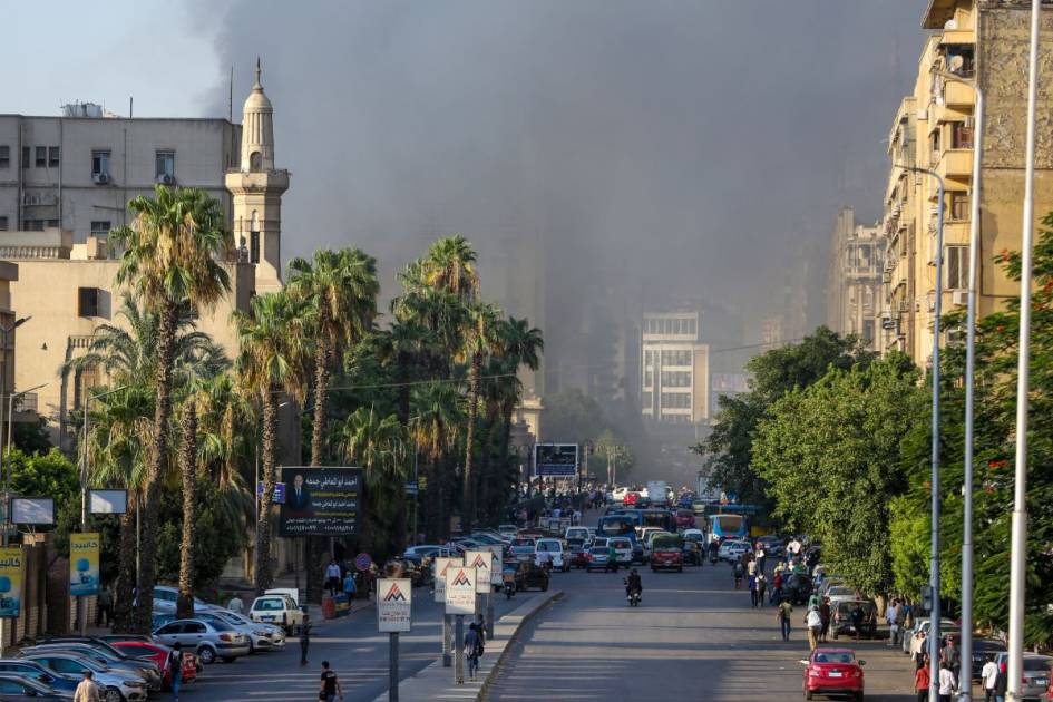 النكات والسخرية: ملاذ المصريين في أوقات الأزمات
