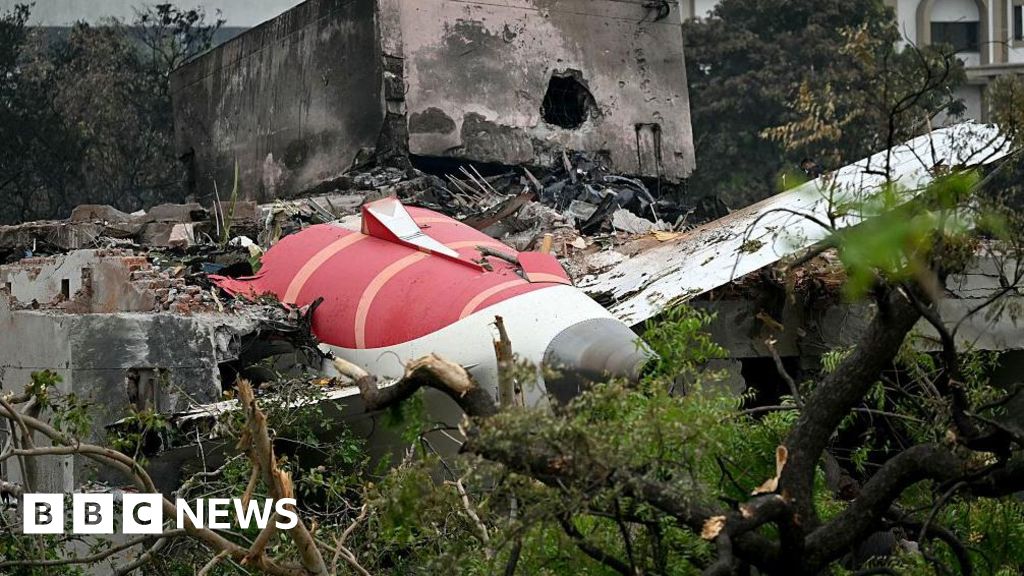 عائلات ضحايا تحطم طائرة “إير إنديا” تقاضي شركتي بوينغ وهانيويل