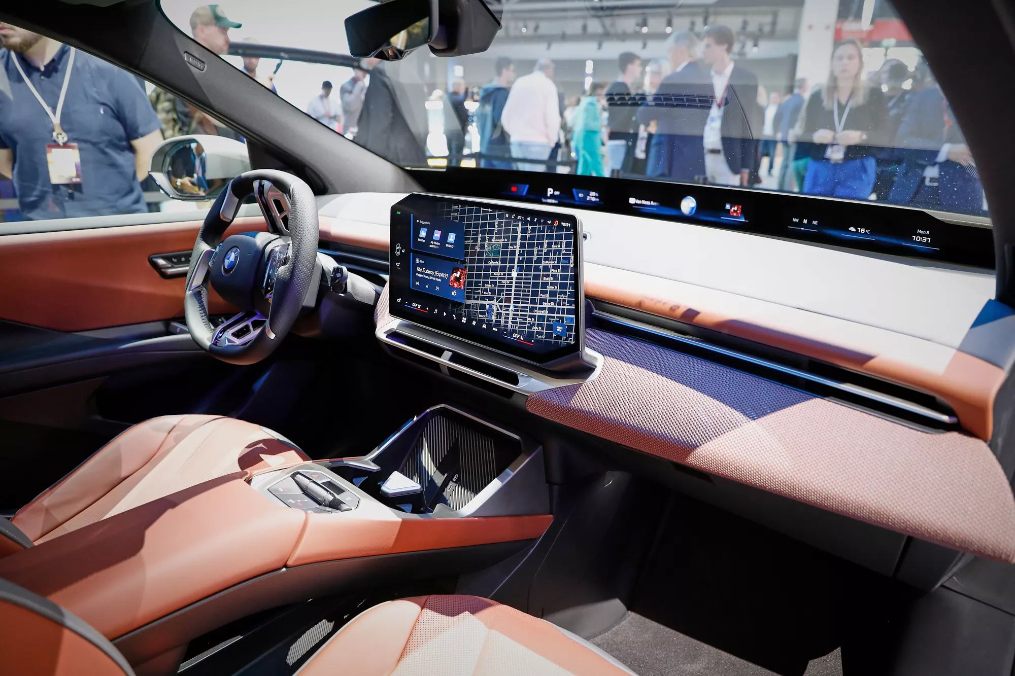 BMW iX3 تحصل على أول شهادة أممية لأنظمة مساعدة السائق